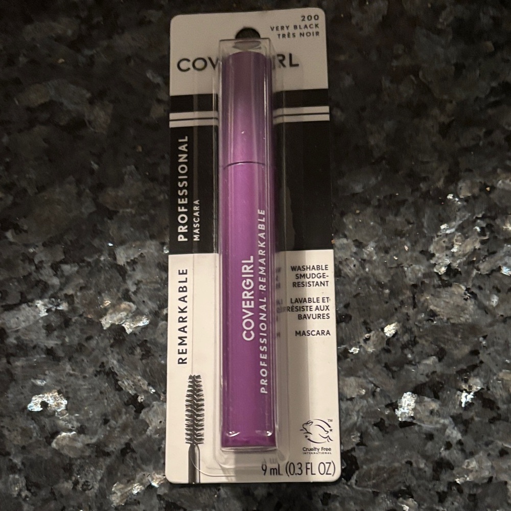 COVERGIRL Professional Mascara in Vibrant Purple